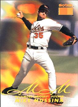 1999 SkyBox Premium #156 Mike Mussina Front