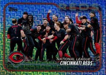 2024 Topps - Holiday #238 Cincinnati Reds Front