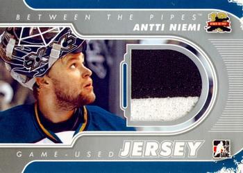 2011-12 In The Game Between The Pipes - Game Used Jersey Silver #M-03 Antti Niemi Front